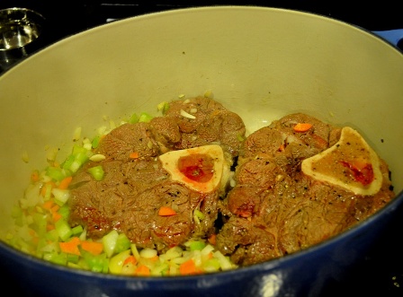 Saute beef shanks on both sides and the vegetables